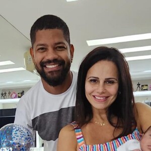 Viviane Araujo compartilhou fotos do primeiro mêsversário de Joaquim