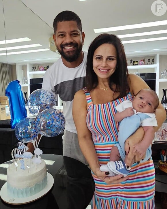 Viviane Araujo compartilhou fotos do primeiro mêsversário de Joaquim