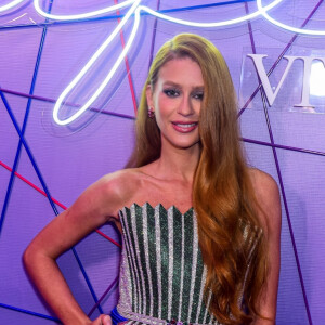 Marina Ruy Barbosa usou corset com strass da marca Nué