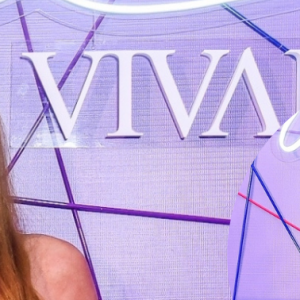 Marina Ruy Barbosa sem calcinha? Fenda reveladora em saia deixa escapar marca de biquíni da atriz em evento