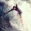O ator Romulo Neto é apaixonado por surfe e sempre que pode, ele pega a prancha e relaxa nas ondas
