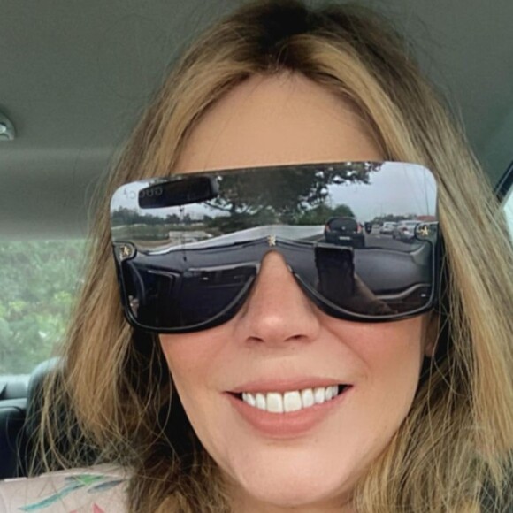 Simony detalha momento em que o filho a ajudou a raspar a cabeça: 'Aí ele tirou. Chorou, eu chorei'