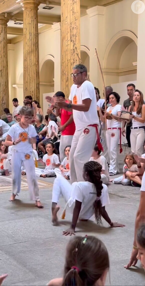 Filha de Giovanna Ewbank e Bruno Gagliasso, Títi é batizada na capoeira e recebe novo nome