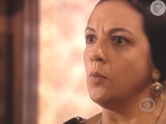 Bárbara (Denise Del Vecchio) acaba presa e dá sinais de loucura ao confessar crimes no fim da novela 'Força de Um Desejo'