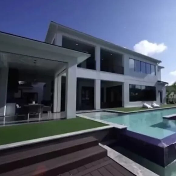 Adriana Sant'Anna e Rodrigão levam uma vida confortável nos EUA