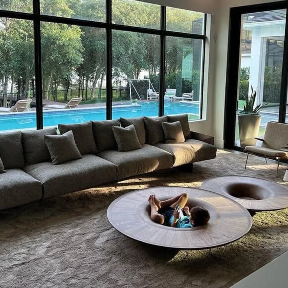 Adriana Sant'Anna e Rodrigão moram em casa de luxo nos EUA