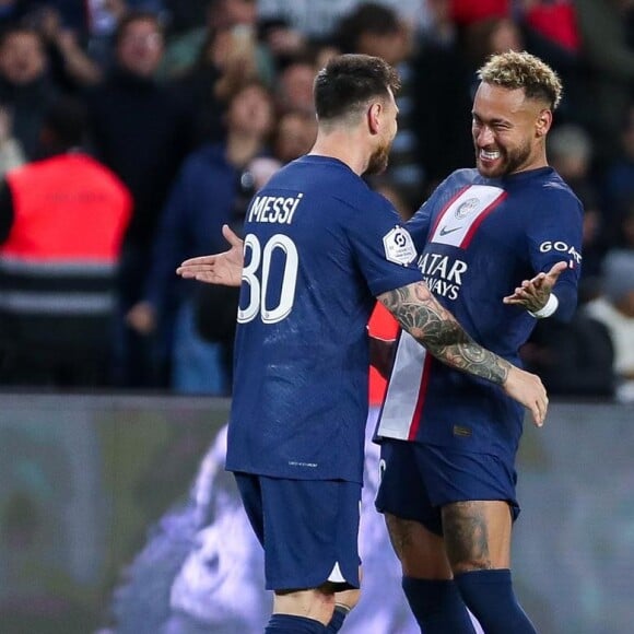 Neymar, Messi e Mbappé continuarão jogando no PSG até o início da Copa do Mundo