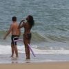 Naomi Cambell e Kate Moss curtem juntas praia de Trancoso, na Bahia