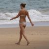 Kate Moss curte praia de Trancoso, na Bahia