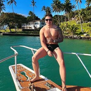 Após revelar fim do casamento com Jojo Todynho, Lucas Souza foi visto aos beijos com outra mulher