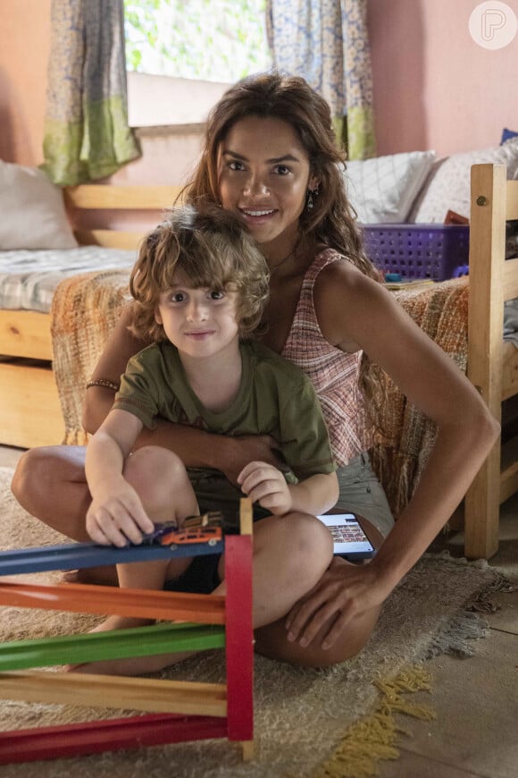 Brisa (Lucy Alves) raptou seu filho com Ari (Chay Suede), Tonho (Vicente Alvite), na novela 'Travessia'
