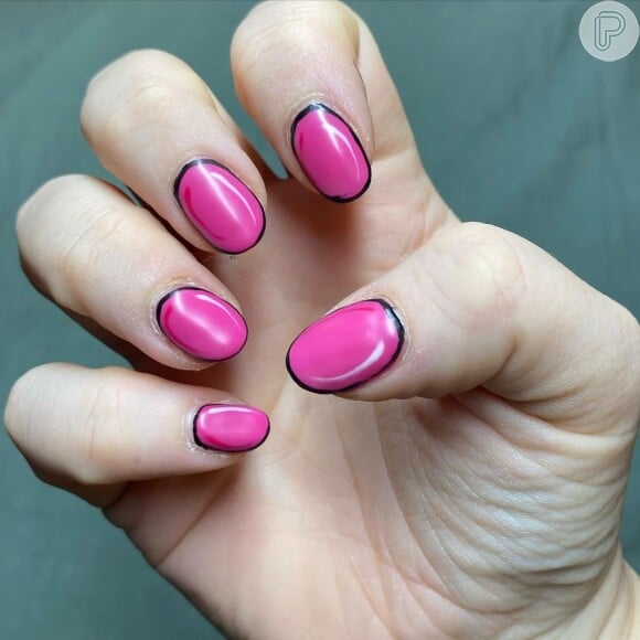 Unhas decoradas com rosa: essas pop art nails tem o tom vibrante como protagonista