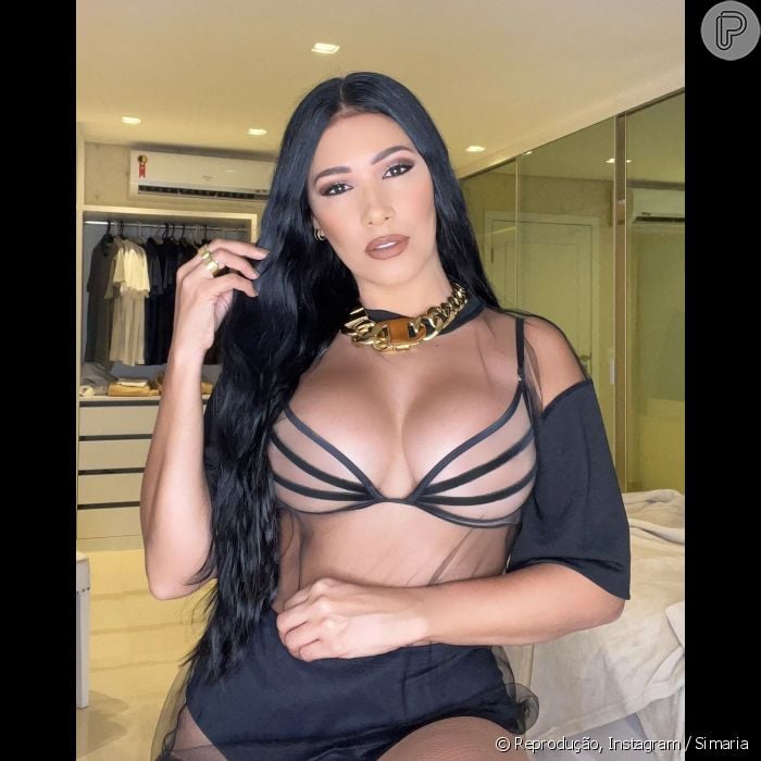 Simaria exibe corpo em look com transparência Purepeople