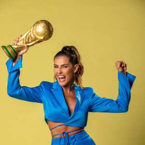 Deborah Secco é a musa da Copa do Mundo pelo SporTV
