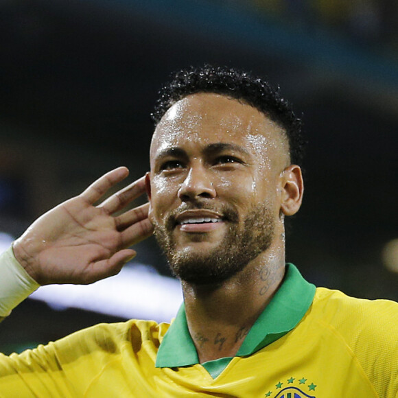 Neymar deve dar um presente para o atual presidente caso conquiste o hexacampeonato. As informações são do colunista Valmir Moratelli, da revista VEJA
