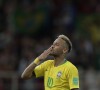 Neymar quer dar de presente a Jair Bolsonaro uma das camisas que utilizar durante o mundial
