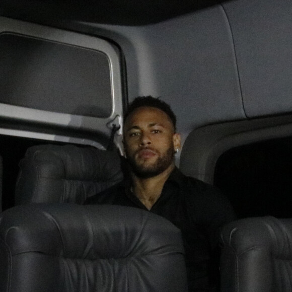 Se cumprir promessa, Neymar irá contra as diretrizes da FIFA, que proibe 'a exibição de mensagem política, religiosa ou pessoa ou slogans de qualquer natureza'