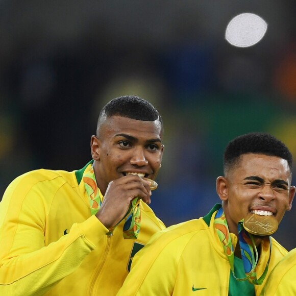 Brasil enfrenta a Sérvia no primeiro jogo