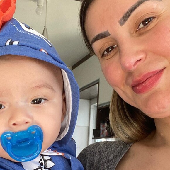 Andressa Urach lamenta saudades do filho Leon, de 9 meses, em 26 de novembro de 2022