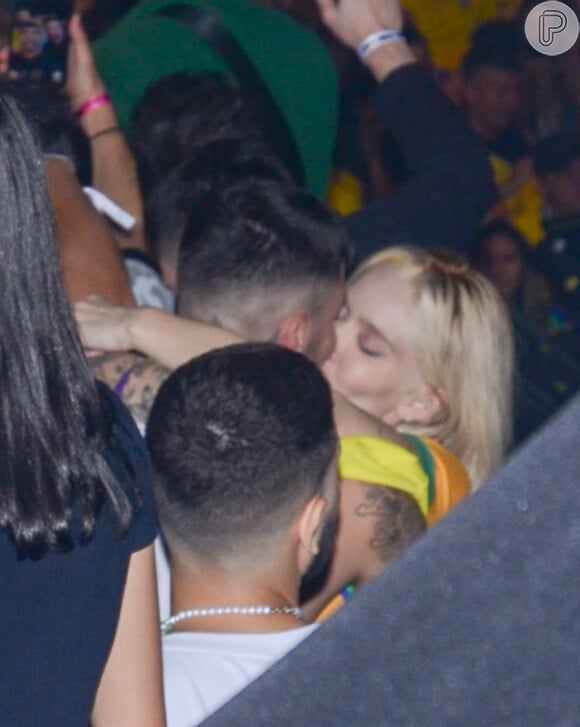 Karoline Lima é vista aos beijos com Gui Araújo