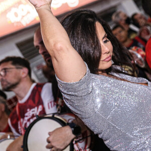Rainha de bateria do Salgueiro, Viviane Araujo botou para quebrar em ensaio da escola de samba