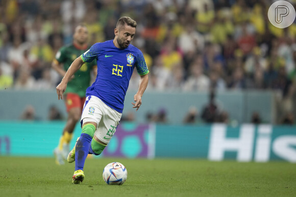 Brasil encerrou participação na fase de grupos da Copa do Mundo 2022 com time reserva e derrota para Camarões; Everton Ribeiro foi um dos que entraram no 2º tempo