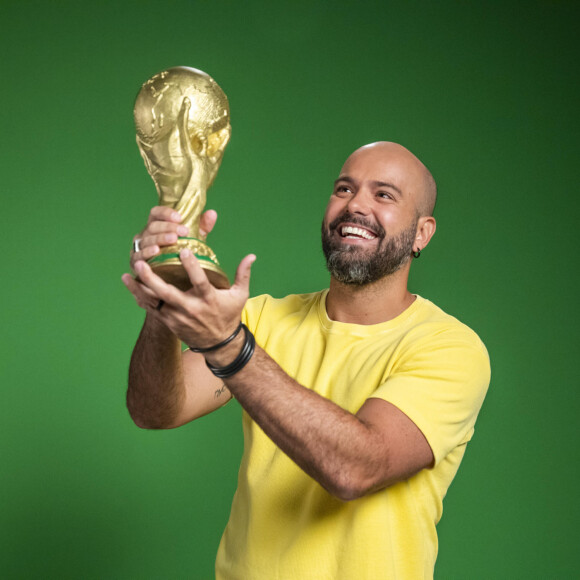 Jojo Todynho está ao lado de famosos e jornalistas na Central da Copa