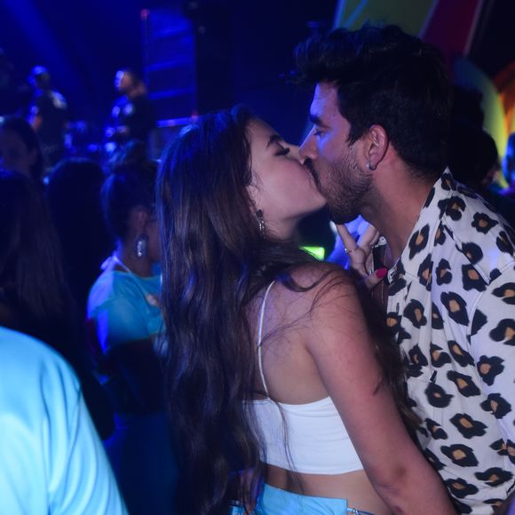 Farofa da Gkay: Gui Napolitano beijou Julia Puzzuoli na mesma noite