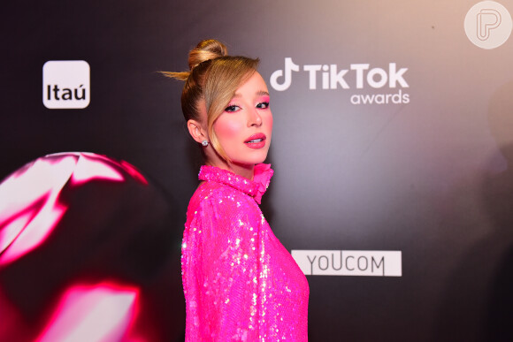 Maquiagem Barbiecore se destacou no outfit de Duda Reis para a premiação do Tik Tok