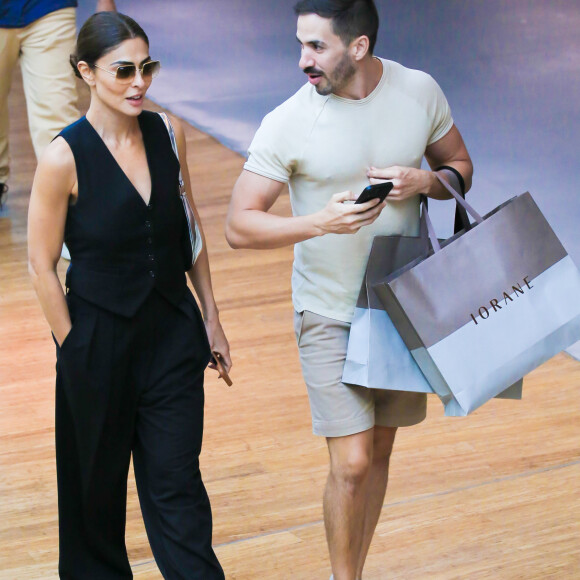 Tênis usado por Juliana Paes era branco e tinha salto plataforma