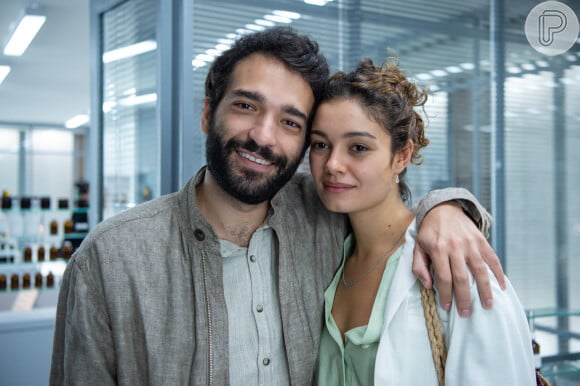 Maíra (Sophie Charlotte) se encontra com Rafael (Humberto Carrão), pai de seu filho, mas não lhe revela sobre a gravidez, na novela 'Todas as Flores'