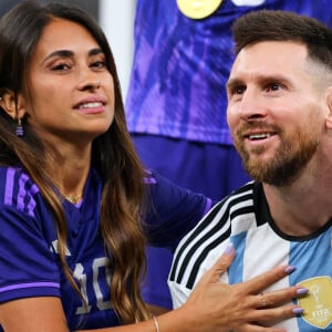 Lionel Messi derreteu os corações após uma comemoração cheia de carinho com a mulher, Antonella Roccuzzo
