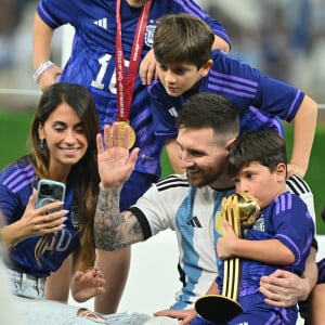 Lionel Messi arrancou elogios da web após a comemoração amorosa com a mulher, Antonella Roccuzzo
