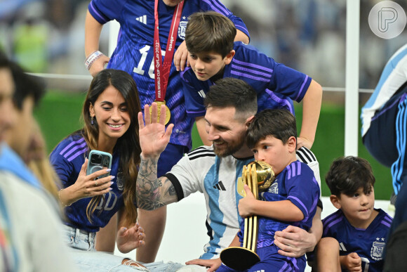 Lionel Messi arrancou elogios da web após a comemoração amorosa com a mulher, Antonella Roccuzzo