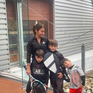 Antonela Roccuzzo encanta os seguidores com fotos ao lado dos três filhos