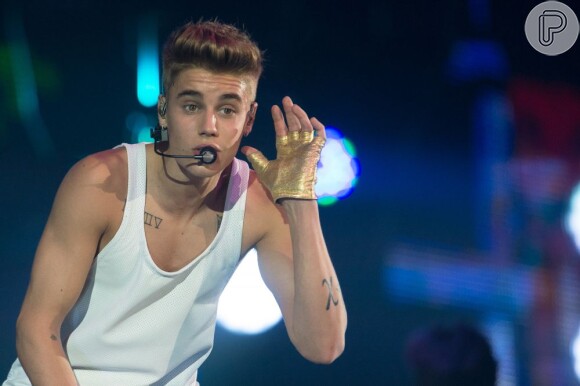 Justin Bieber nega que tenha cuspido e ameaçado o vizinho de morte, nesta quarta-feira, 27 de março de 2013