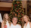 Angélica, Luciano Huck e os filhos combinaram o look para tradicional foto de Natal