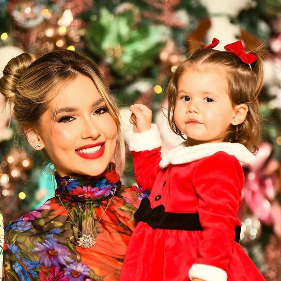 Virgínia Fonseca posou para fotos com a filha Maria Alice, de 1 ano