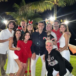 Bruna Marquezine e Xolo Maridueña passaram o Natal com Sasha, João Figueiredo e familiares