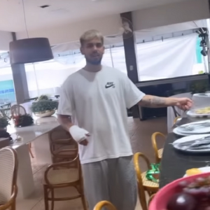 Zé Felipe surga com a mão machucada em vídeo de Virginia Fonseca