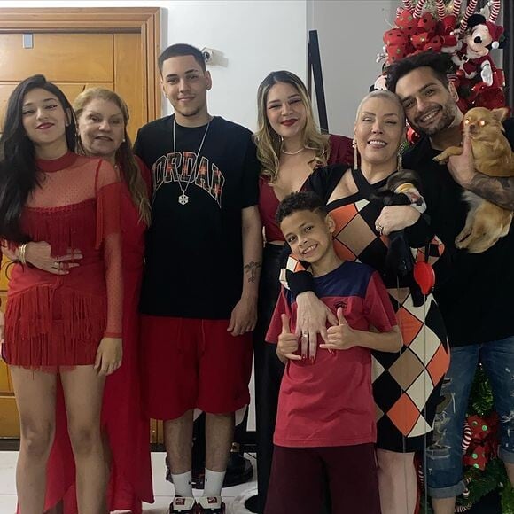 Filha de Maria Creusa, Simony tem 4 filhos: Ryan, Aysha, Pyetra e Anthony. 'Deus, muito obrigada por minha família e muito obrigada por me permitir esse Natal'