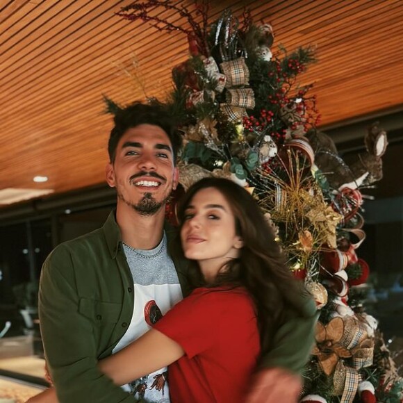 Giovanna Lancellotti usou o bom humor ao comentar rumores de que estaria grávida: 'Vocês não comem muito no Natal? Porque eu comi muito'