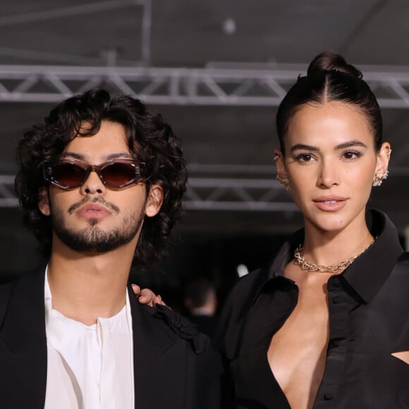 Bruna Marquezine e Xolo Maridueña ficaram próximos durante as gravações de 'Besouro Azul' e foram juntos a vários eventos