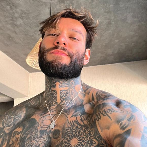 Lucas Lucco falou sobre a nova tatuagem que cobriu todo o pescoço