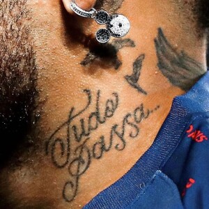 Tatuagem com a frase 'Tudo Passa' é uma das mais queridas de Neymar