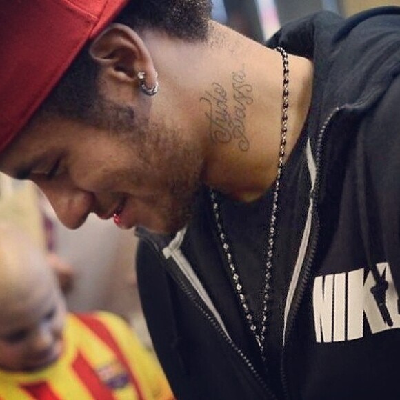 Neymar citou a frase 'tudo passa' para apoiar Gkay: craque tem essa tatuagem no pescoço
