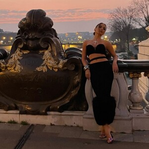 Look preto usado por Anitta em Paris também entrou na lista do stylist da cantora