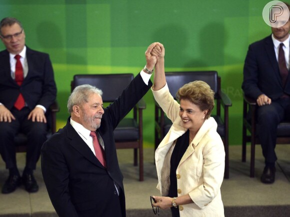 No entanto, Dilma Rousseff não deve passar a faixa. Ideia nunca foi cogitada por Lula e Janja, segundo Folha de São Paulo