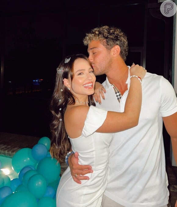 Larissa Manoela com o noivo, André Luiz Frambach, no Réveillon; casal passou a data nos Estados Unidos