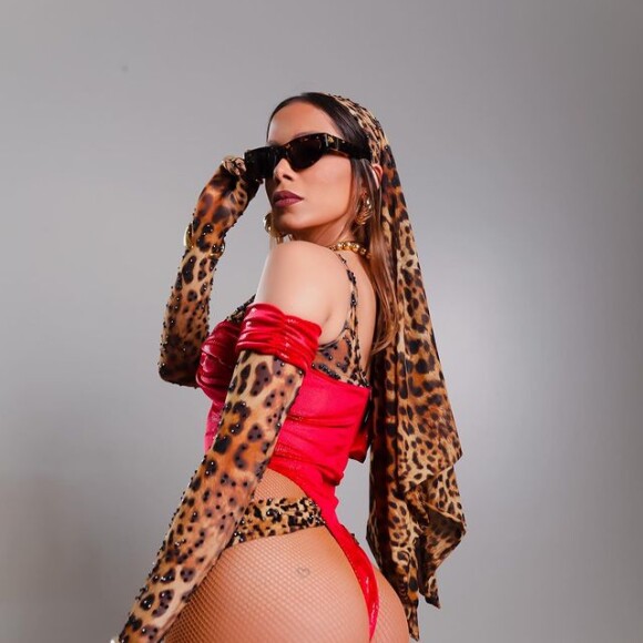 Anitta abusou da sensualidade em seu look de Carnaval
